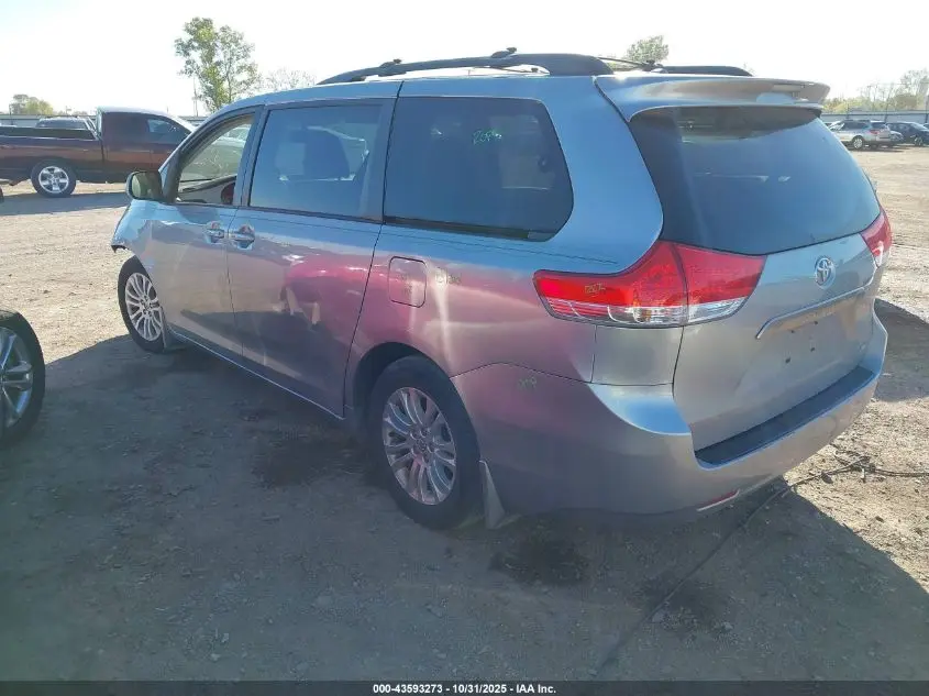 2014 TOYOTA SIENNA XLE V6 8 PASSENGER