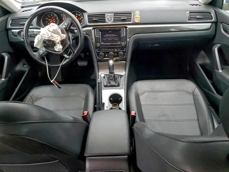 2017 VOLKSWAGEN PASSAT SE  