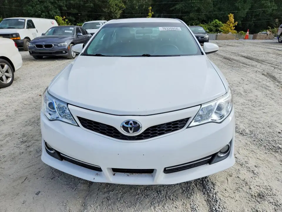 2014 TOYOTA CAMRY SE  