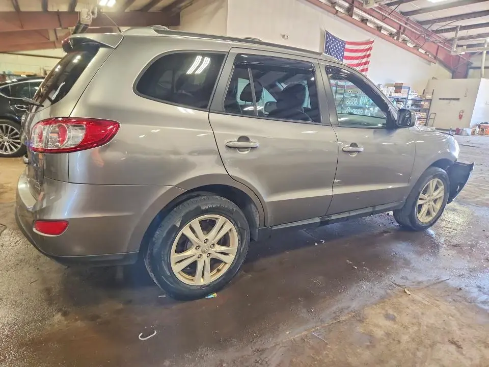 2011 HYUNDAI SANTA FE SE  