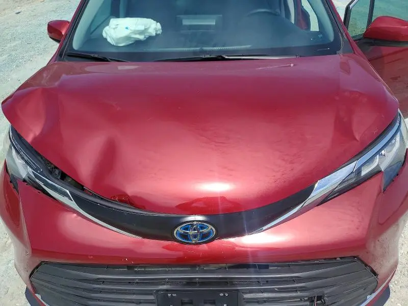 2022 TOYOTA SIENNA XLE 8-PASSENGER  