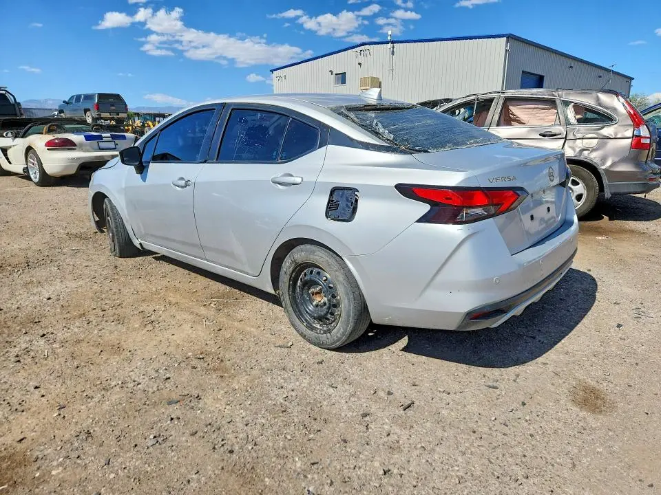 2022 NISSAN VERSA SV  