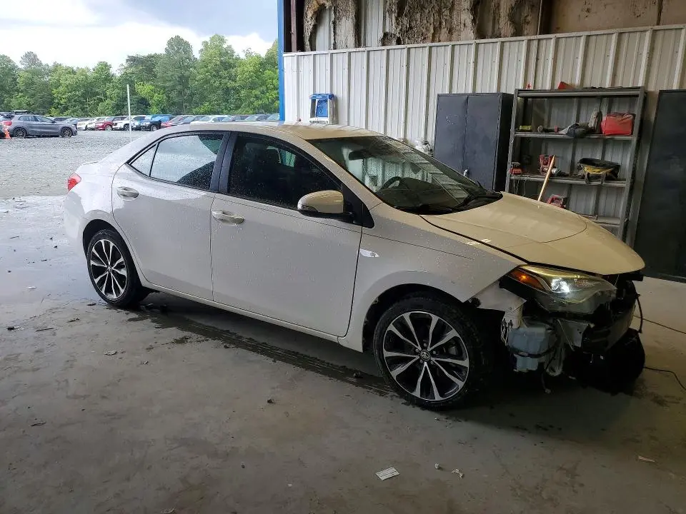 2017 TOYOTA COROLLA SE  