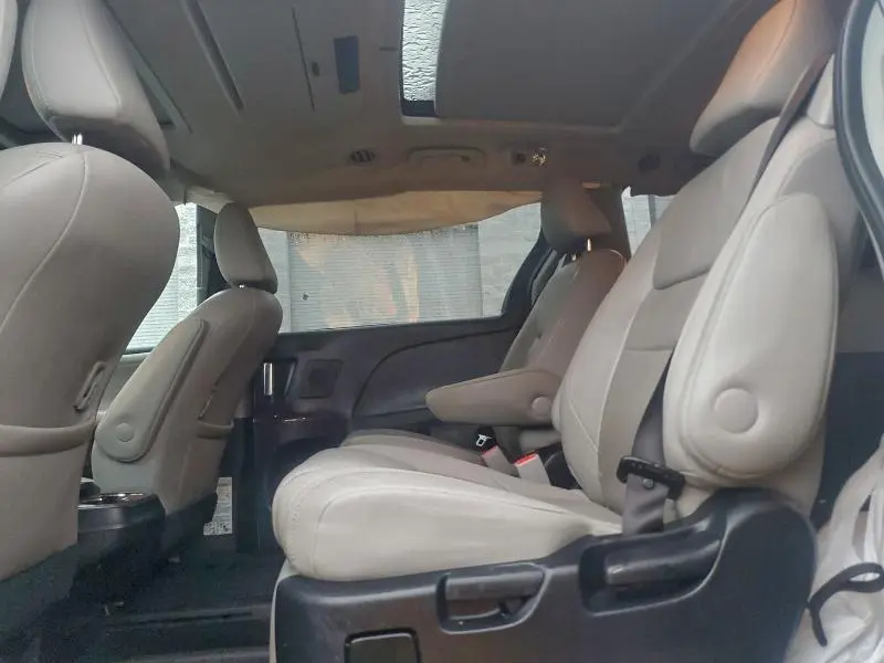 2015 TOYOTA SIENNA XLE  