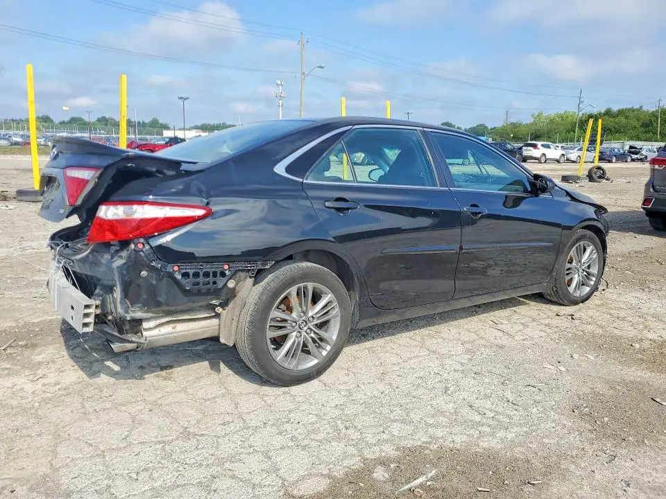 2016 TOYOTA CAMRY SE  
