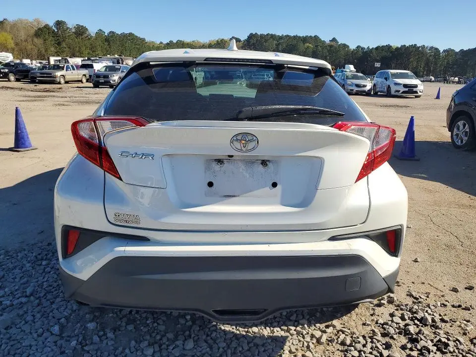 2021 TOYOTA C-HR XLE  