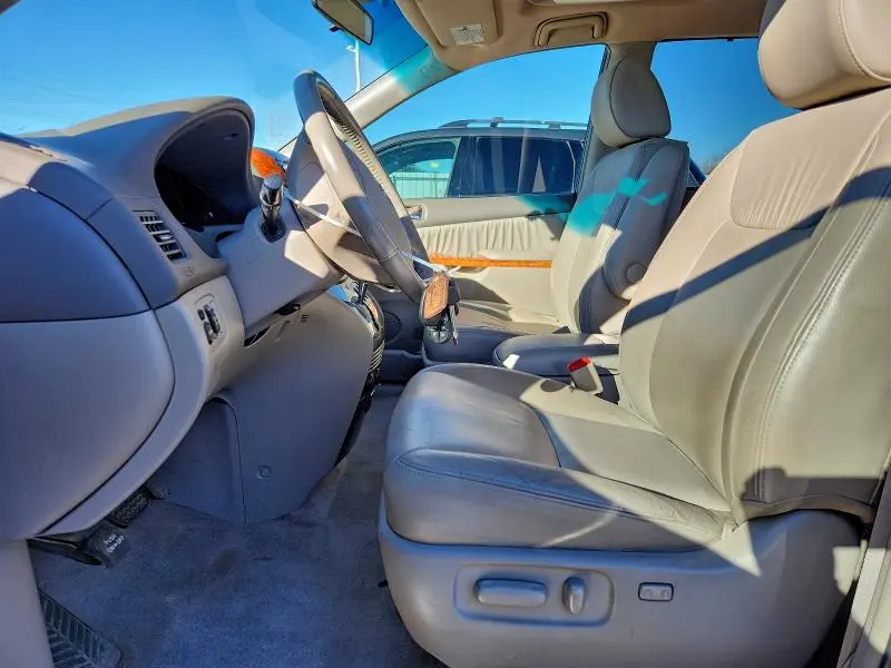 2010 TOYOTA SIENNA XLE  