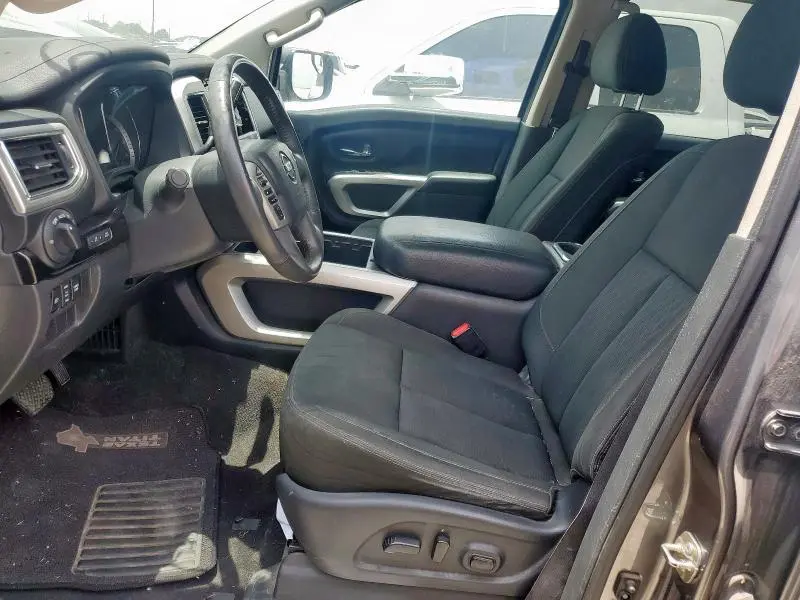 2017 NISSAN TITAN SV  