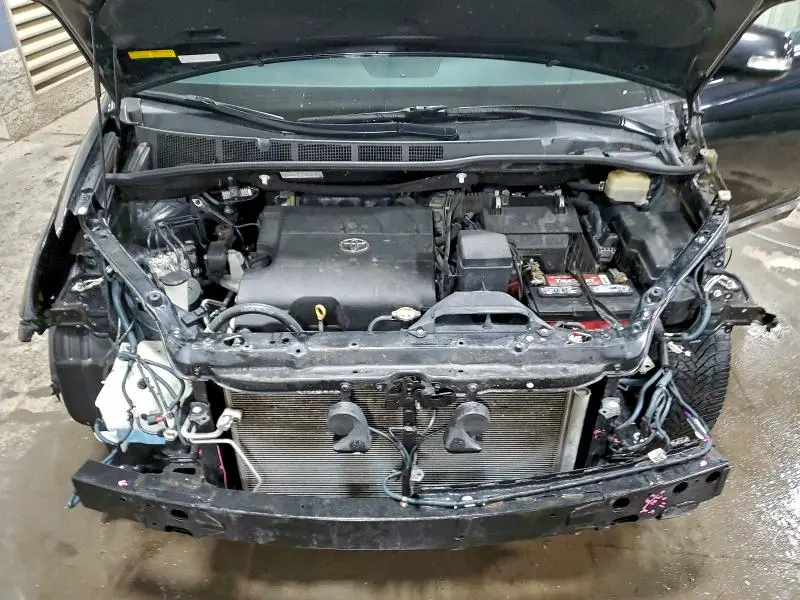 2016 TOYOTA SIENNA XLE  