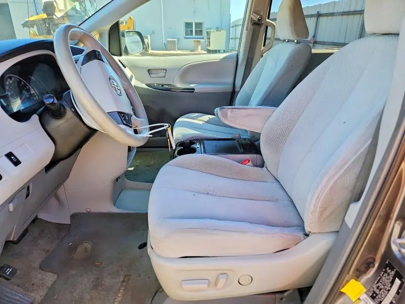 2012 TOYOTA SIENNA LE  