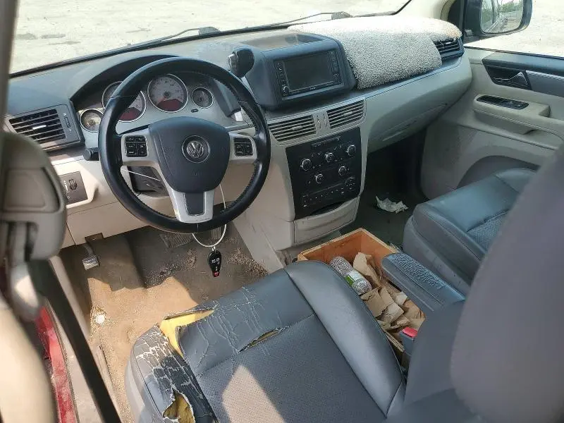 2011 VOLKSWAGEN ROUTAN SE  