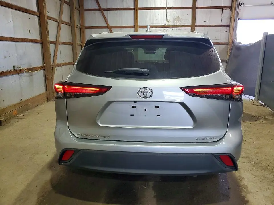 2021 TOYOTA HIGHLANDER XLE  