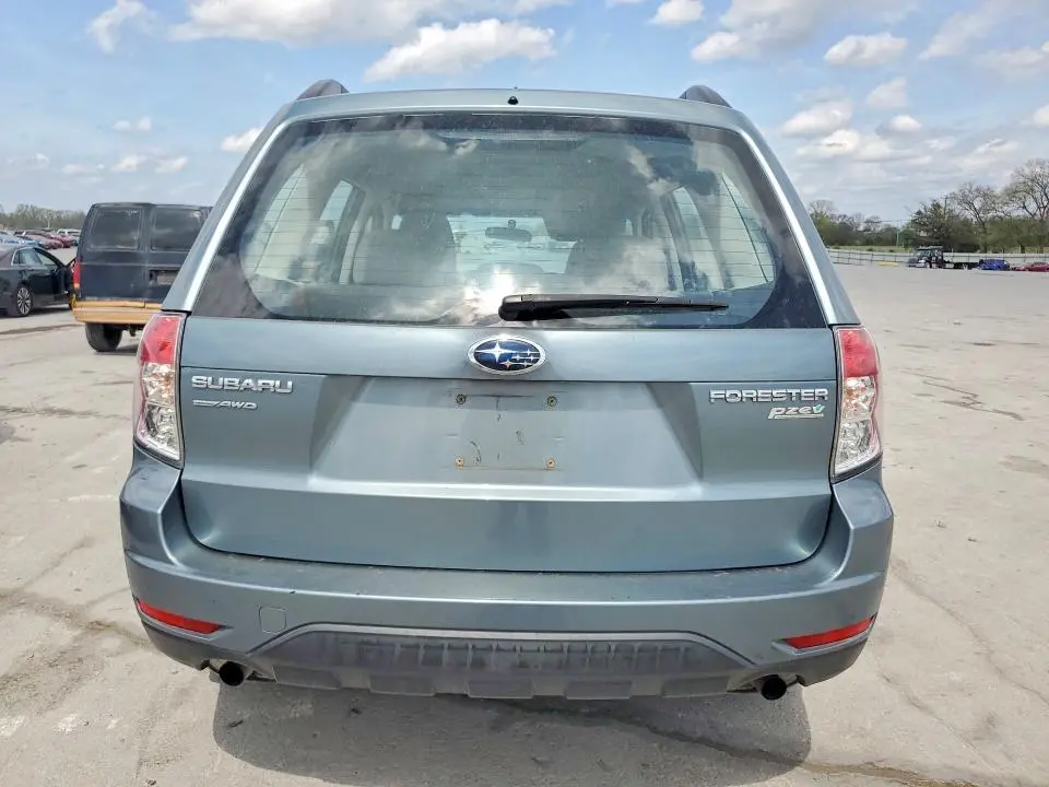 2010 SUBARU FORESTER XS  