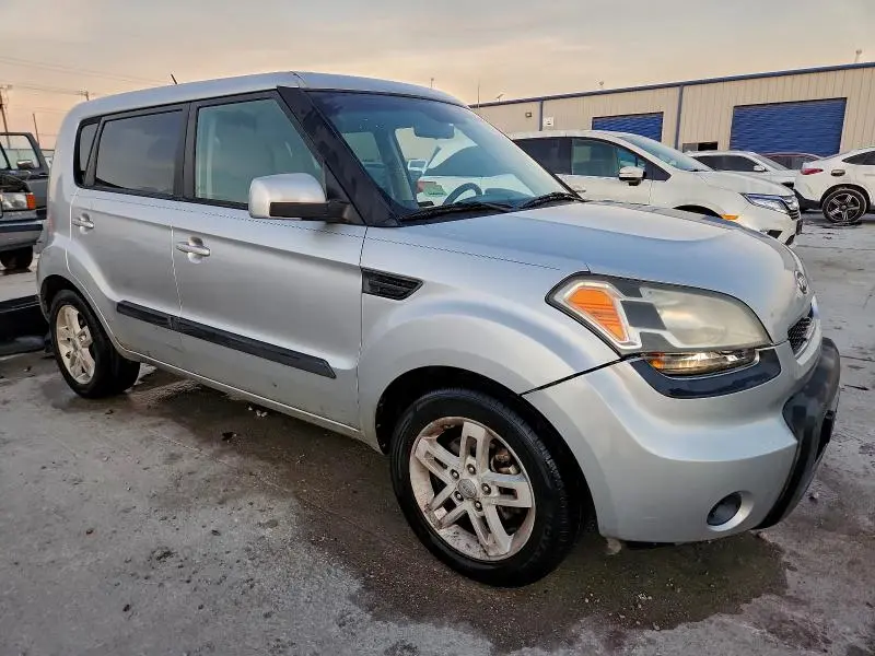 2011 KIA SOUL +  