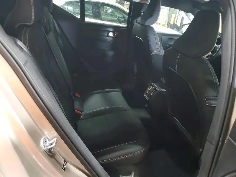 2023 VOLVO XC40 RECHARGE PLUS  
