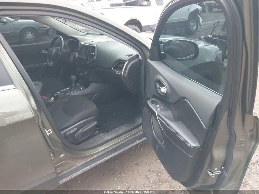 2019 JEEP CHEROKEE LATITUDE 4X4