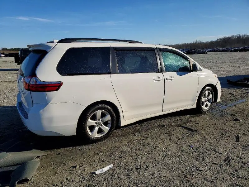 2019 TOYOTA SIENNA LE  