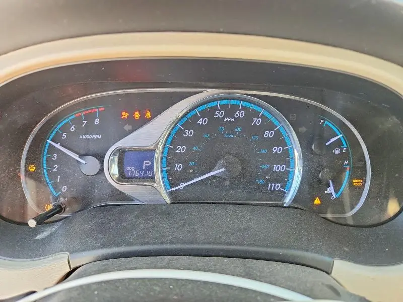 2014 TOYOTA SIENNA XLE 8-PASSENGER  