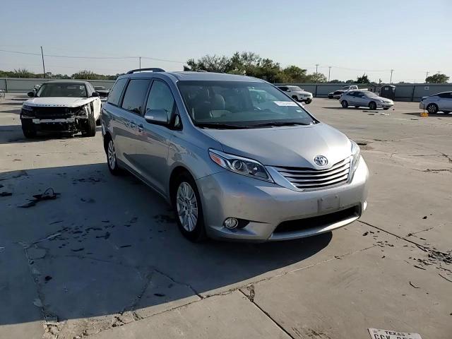 2016 TOYOTA SIENNA XLE