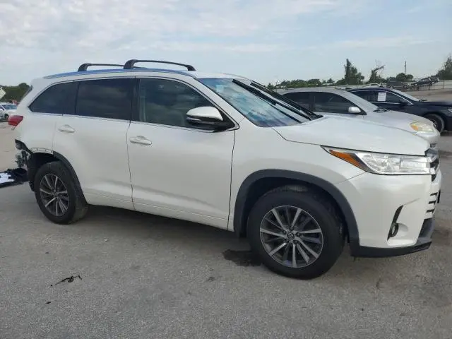 2017 TOYOTA HIGHLANDER SE  