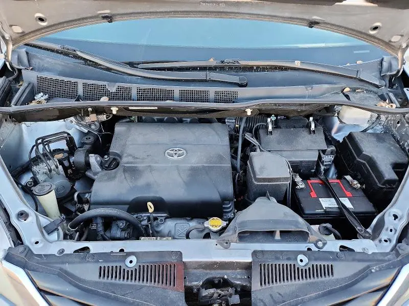 2015 TOYOTA SIENNA LE 8-PASSENGER  