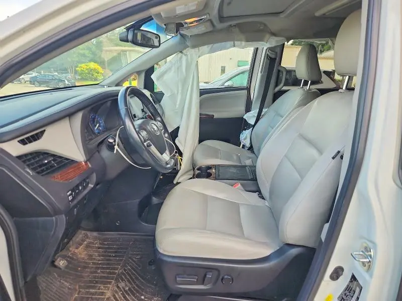 2017 TOYOTA SIENNA LIMITED PREMIUM 7-PASSENGER  