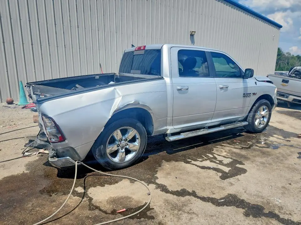2015 RAM 1500 SLT  