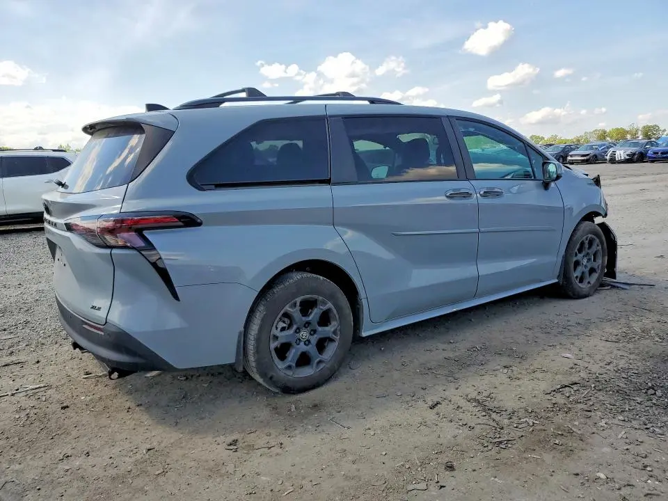 2025 TOYOTA SIENNA WOODLAND EDITION  