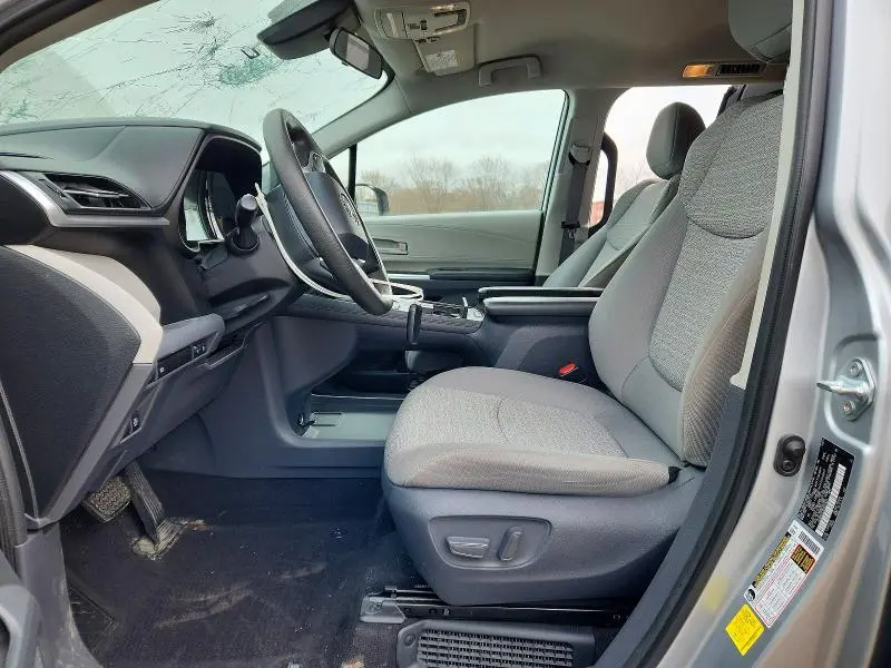 2021 TOYOTA SIENNA LE 8-PASSENGER  