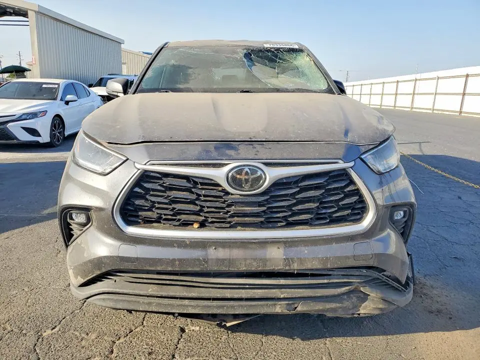 2021 TOYOTA HIGHLANDER LE  