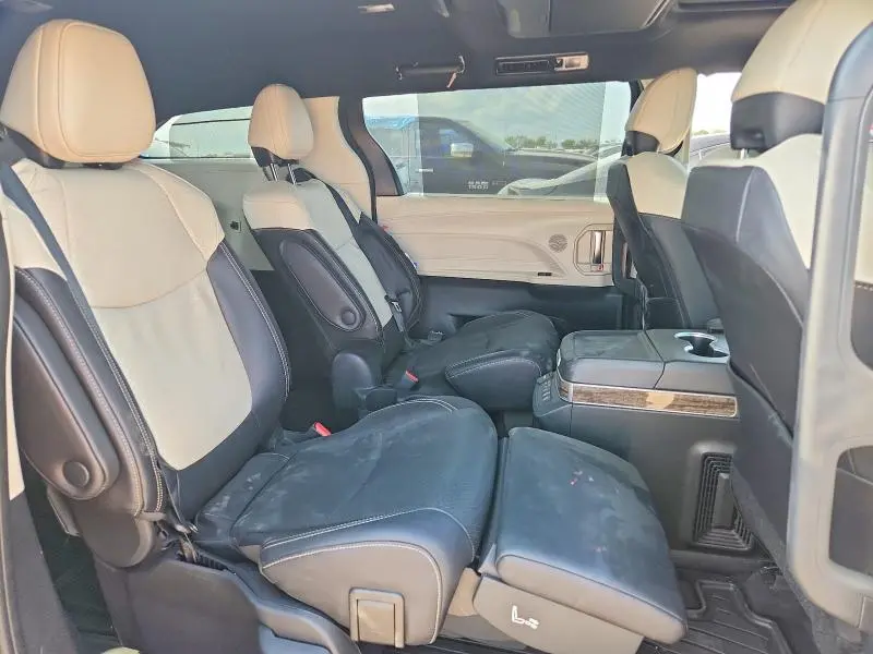 2025 TOYOTA SIENNA PLATINUM 7-PASSENGER  