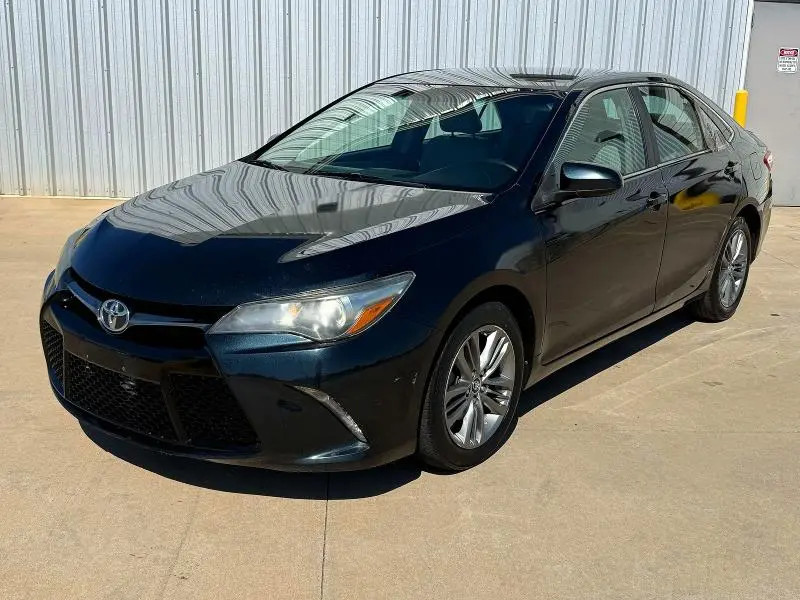 2015 TOYOTA CAMRY SE  