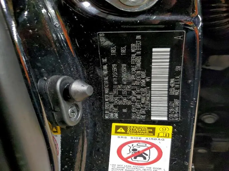 2019 TOYOTA HIGHLANDER SE  