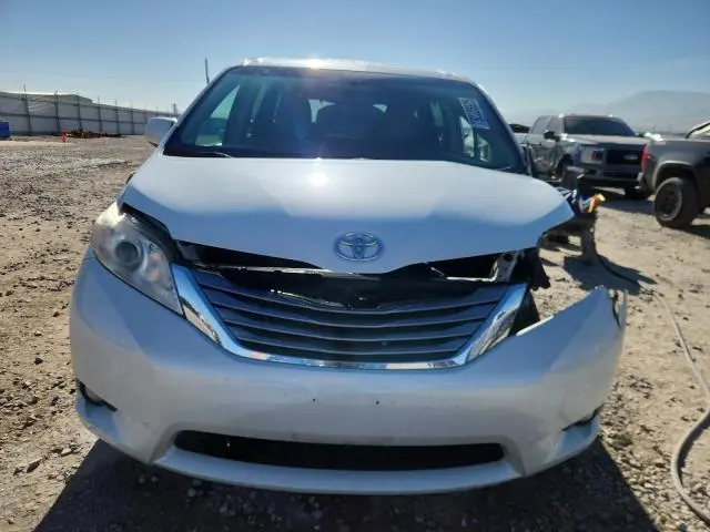 2017 TOYOTA SIENNA XLE PREMIUM 8-PASSENGER  