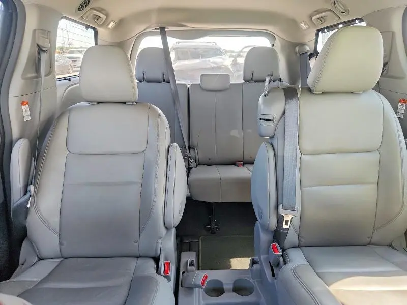2019 TOYOTA SIENNA XLE 8-PASSENGER  