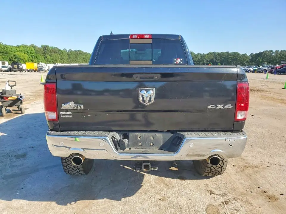 2016 RAM 1500 SLT  