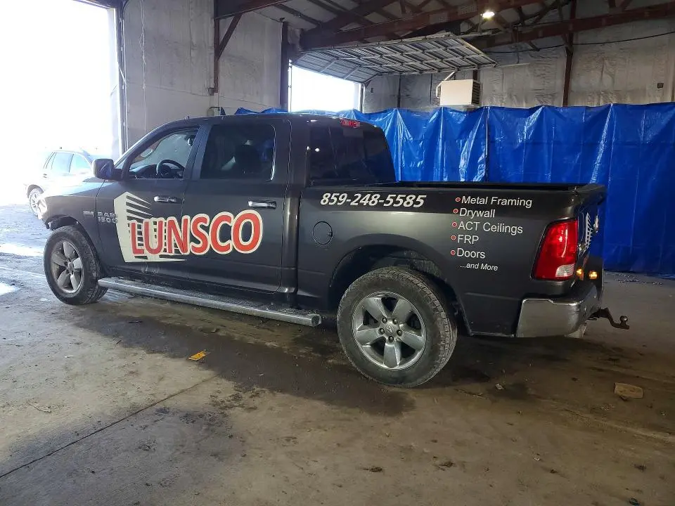 2016 RAM 1500 SLT  