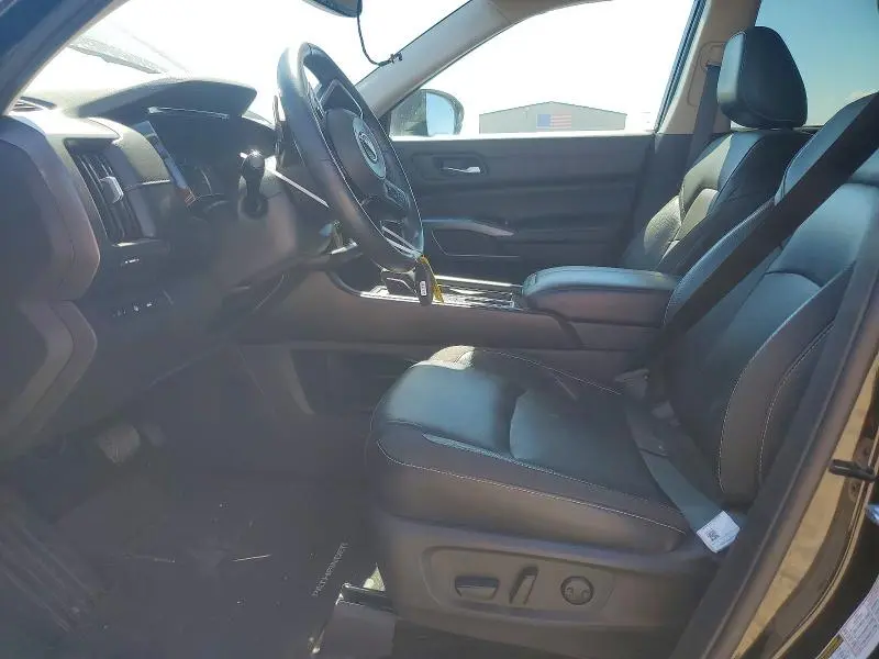 2022 NISSAN PATHFINDER SL  