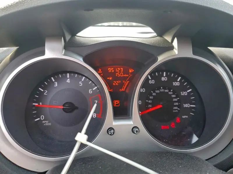 2015 NISSAN JUKE S  