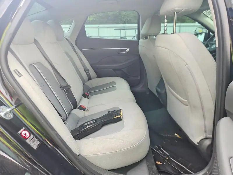 2022 HYUNDAI SONATA SE  