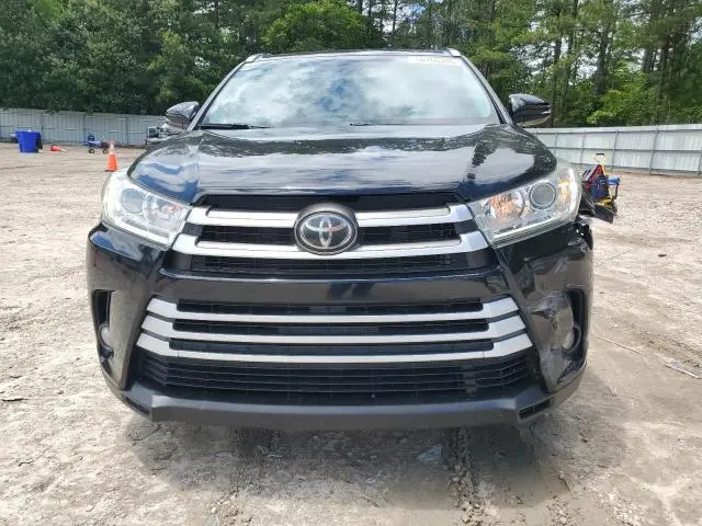 2019 TOYOTA HIGHLANDER SE  