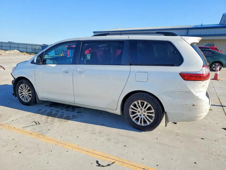 2017 TOYOTA SIENNA XLE PREMIUM 8-PASSENGER  