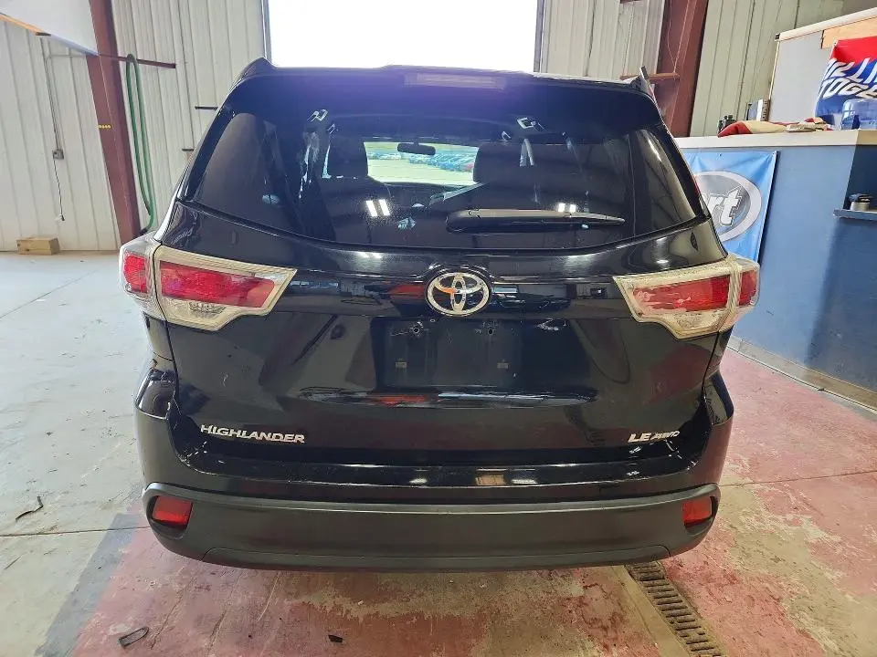 2015 TOYOTA HIGHLANDER LE  