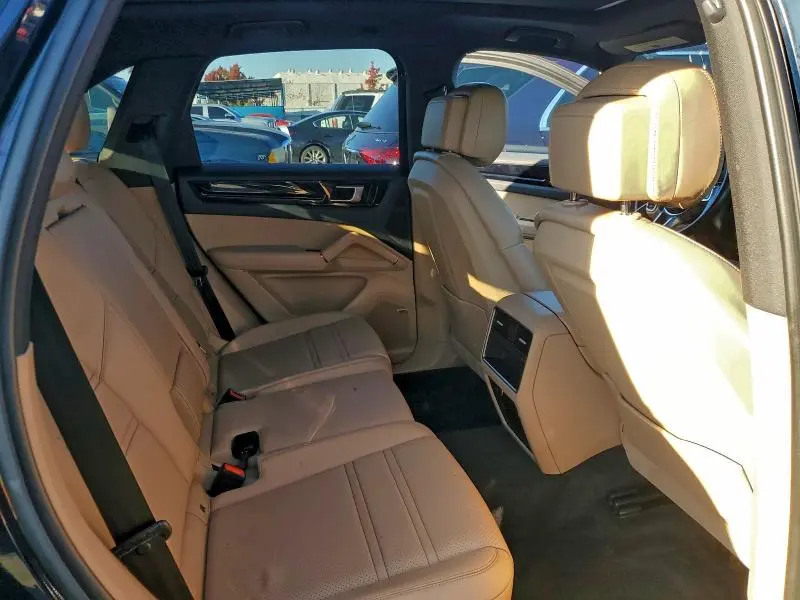 2019 PORSCHE CAYENNE   