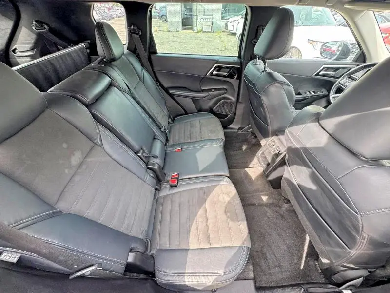 2023 MITSUBISHI OUTLANDER SE  