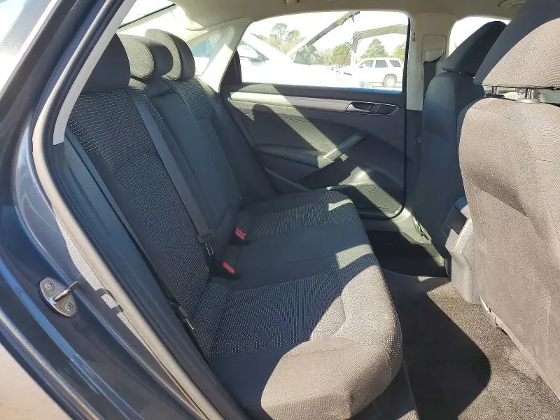 2017 VOLKSWAGEN PASSAT S  