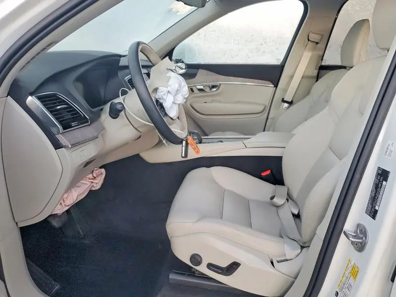 2024 VOLVO XC90 PLUS  