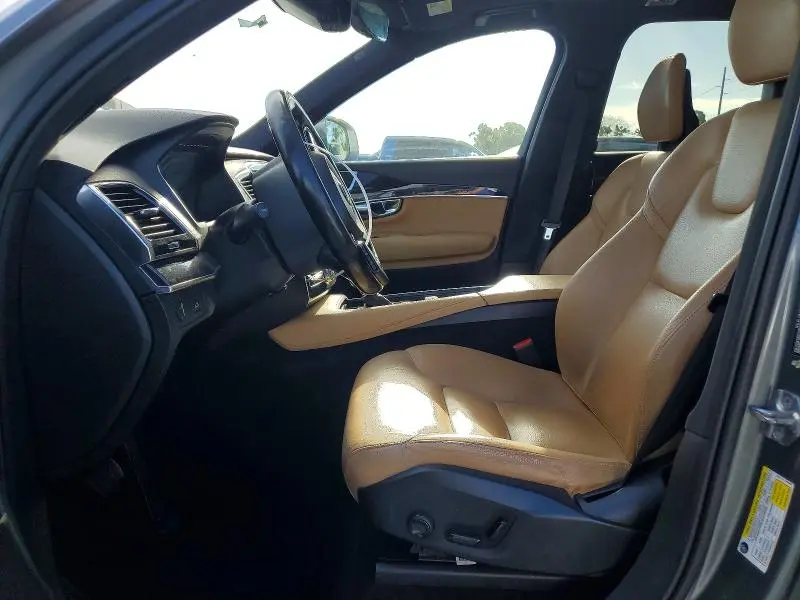 2017 VOLVO XC90 T6  