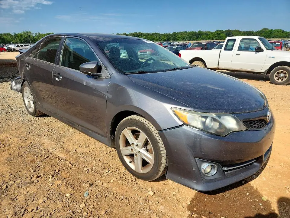 2014 TOYOTA CAMRY SE  