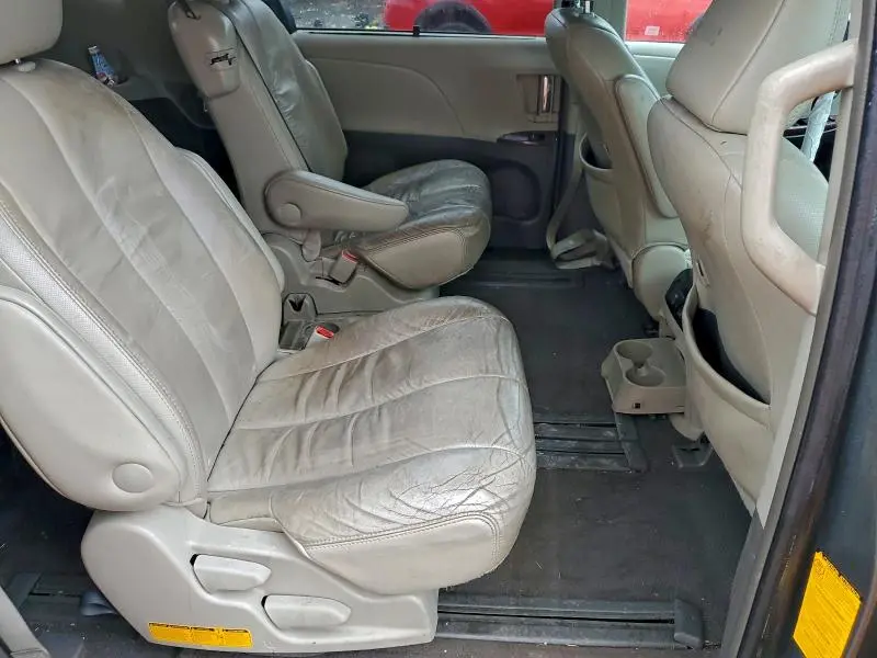 2011 TOYOTA SIENNA XLE  